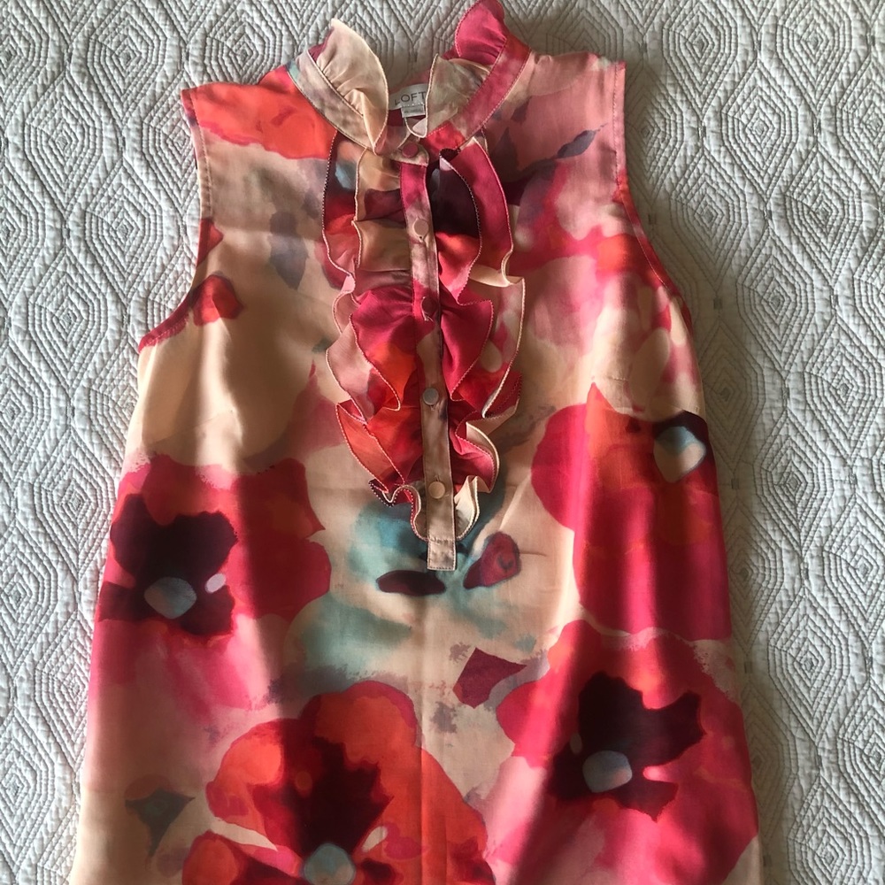🌷🌷🌷 Sleeveless multi colorful ruffle top for spring